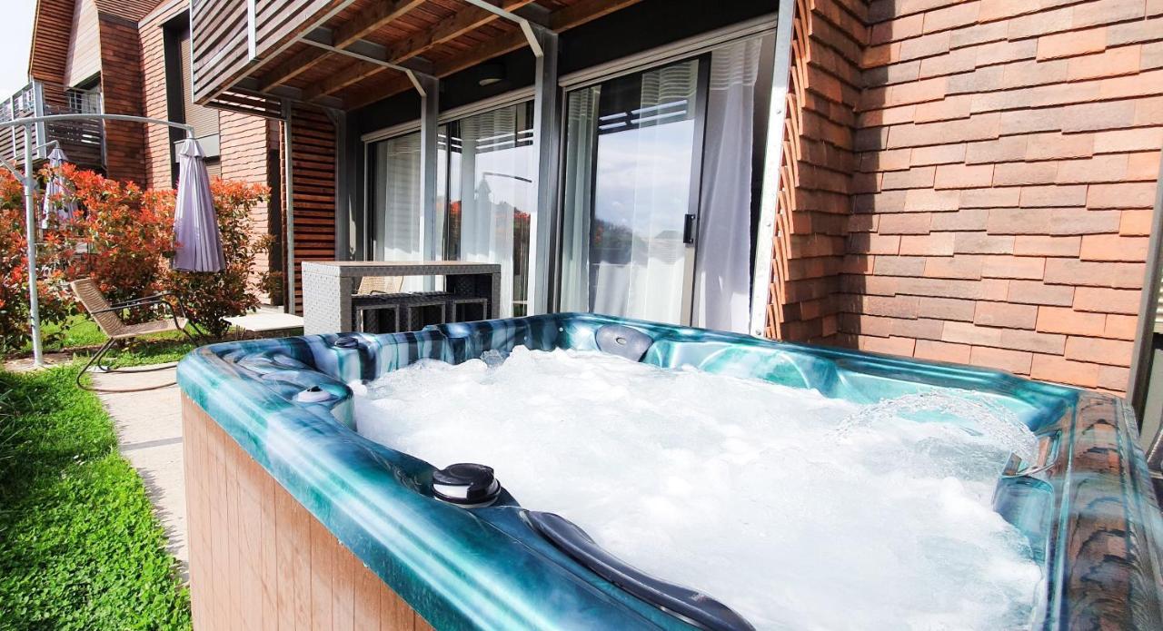 شقة Plein Soleil Avec Jacuzzi Privatif Et Parking Prive سارلا لا كانيدا المظهر الخارجي الصورة